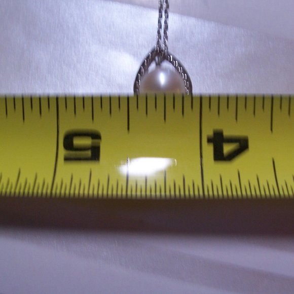 Pearl Necklace - Picture 4 of 6